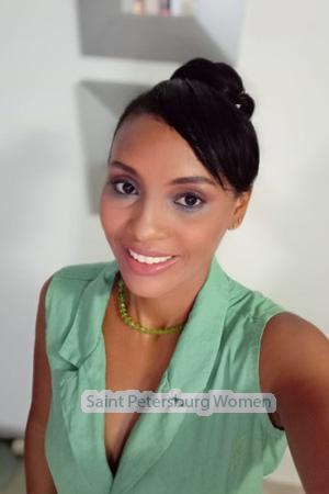 207417 - Laura Age: 36 - Colombia