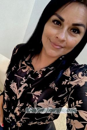 222228 - Jessica Age: 43 - Costa Rica